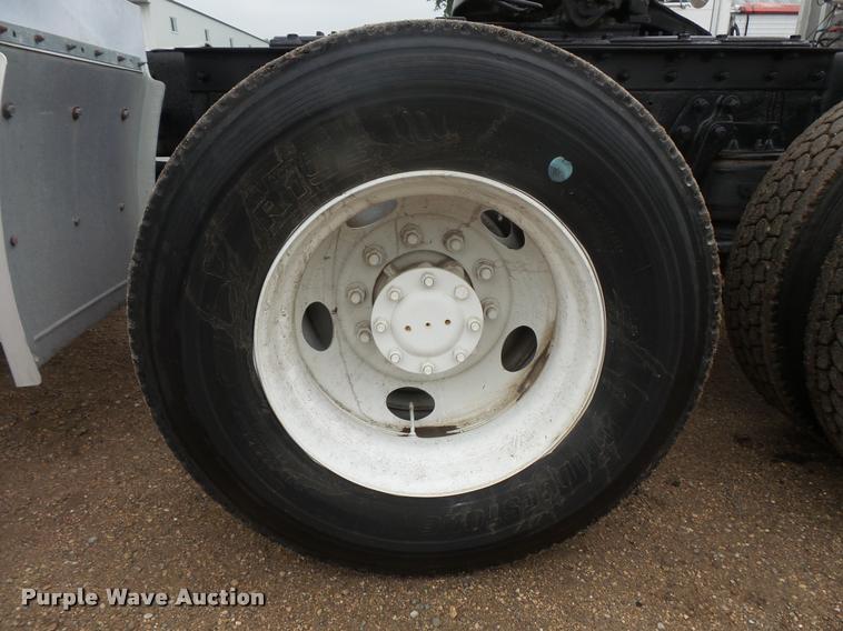 image for item DB8169 2003 Kenworth T600 semi truck