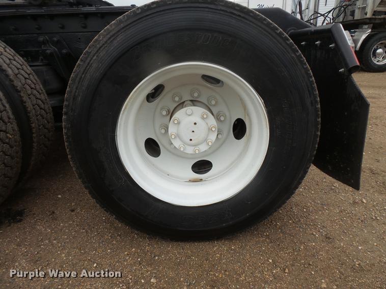 image for item DB8169 2003 Kenworth T600 semi truck