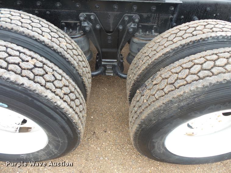 image for item DB8169 2003 Kenworth T600 semi truck