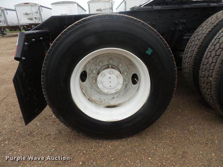 image for item DB8169 2003 Kenworth T600 semi truck