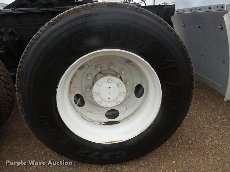 image for item DB8169 2003 Kenworth T600 semi truck