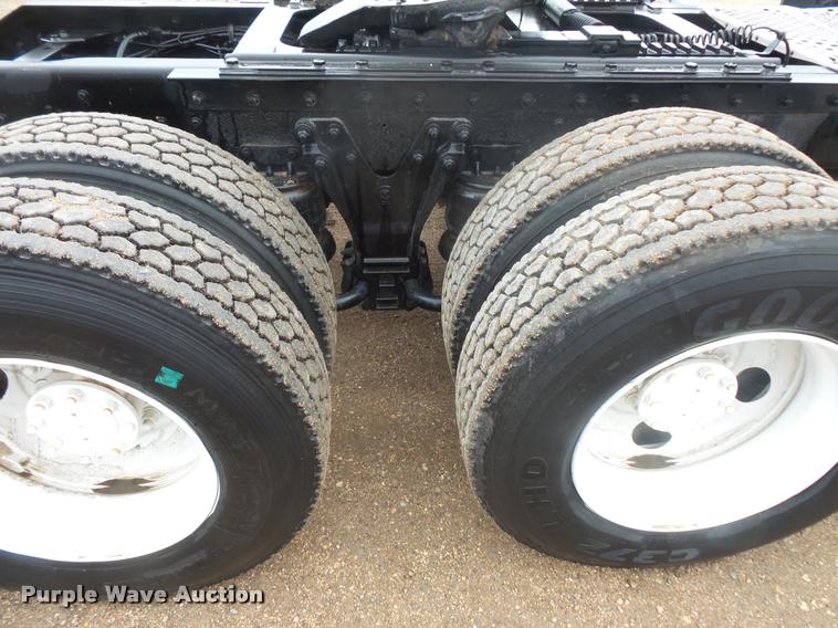 image for item DB8169 2003 Kenworth T600 semi truck