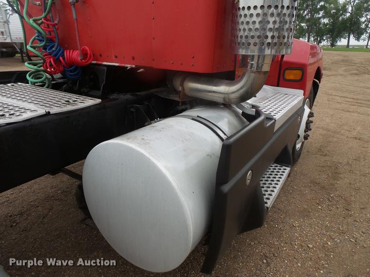 image for item DB8169 2003 Kenworth T600 semi truck