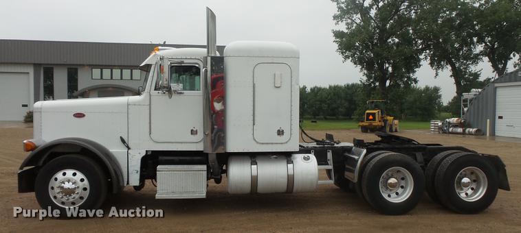 image for item DB8171 2004 Peterbilt 379 semi truck