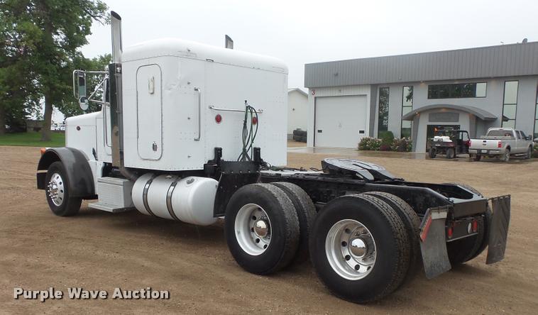 image for item DB8171 2004 Peterbilt 379 semi truck