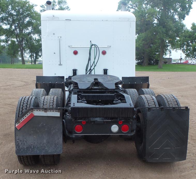 image for item DB8171 2004 Peterbilt 379 semi truck