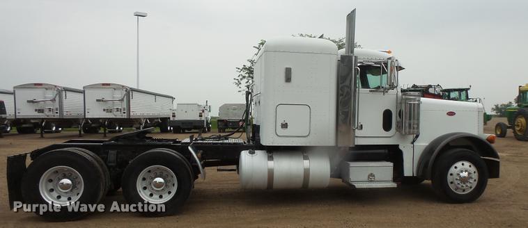 image for item DB8171 2004 Peterbilt 379 semi truck