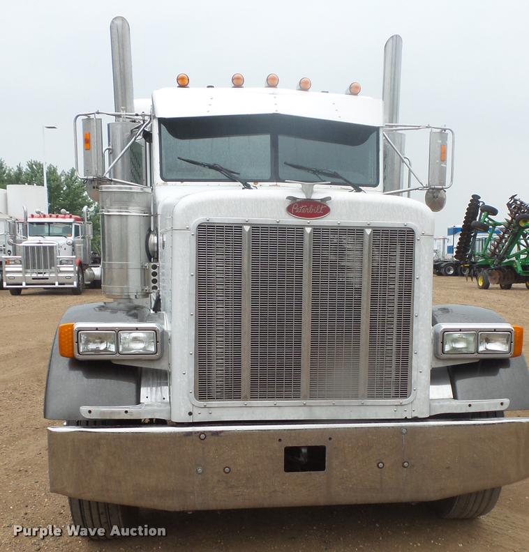 image for item DB8171 2004 Peterbilt 379 semi truck