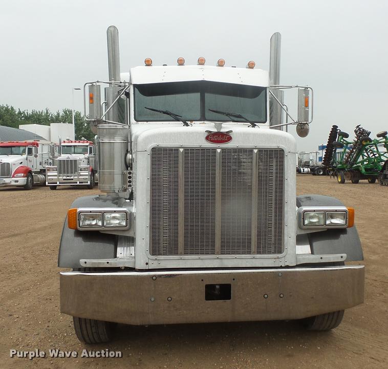 image for item DB8171 2004 Peterbilt 379 semi truck