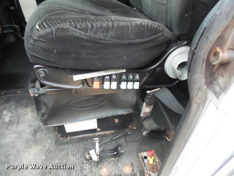 image for item DB8171 2004 Peterbilt 379 semi truck