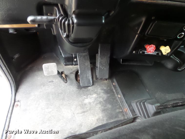 image for item DB8171 2004 Peterbilt 379 semi truck