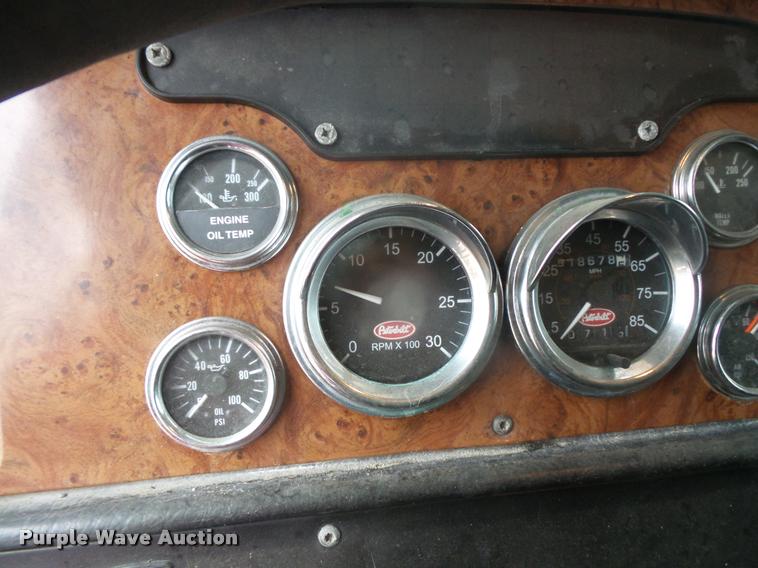 image for item DB8171 2004 Peterbilt 379 semi truck