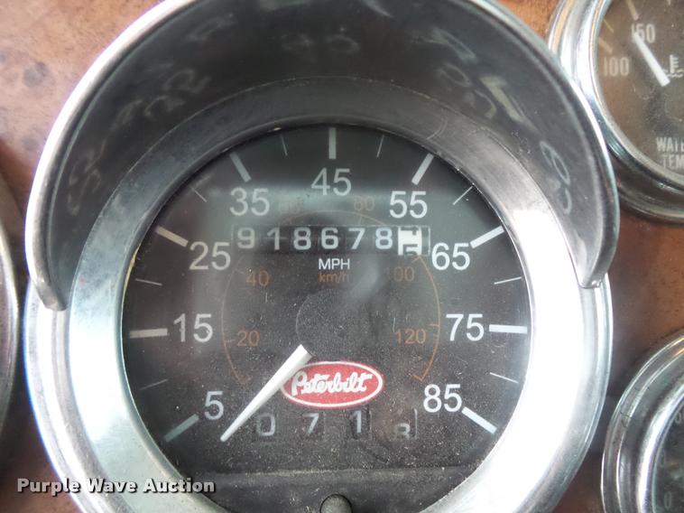 image for item DB8171 2004 Peterbilt 379 semi truck