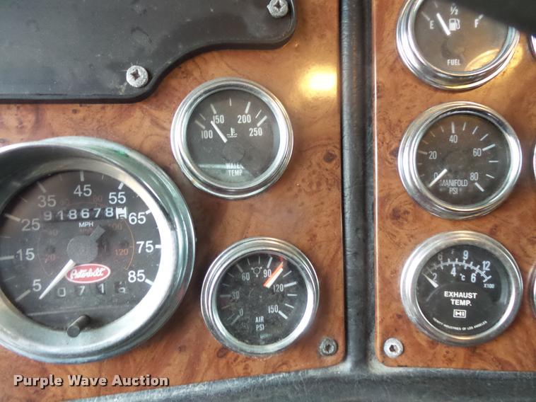 image for item DB8171 2004 Peterbilt 379 semi truck