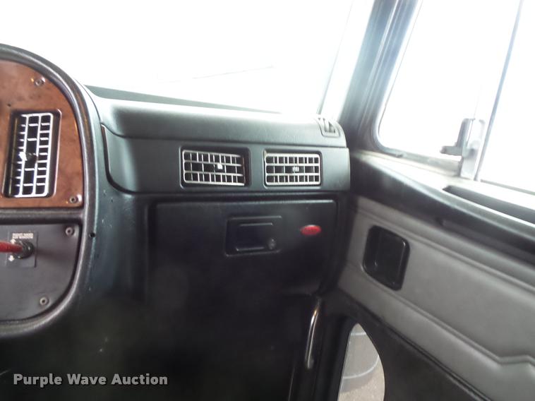 image for item DB8171 2004 Peterbilt 379 semi truck