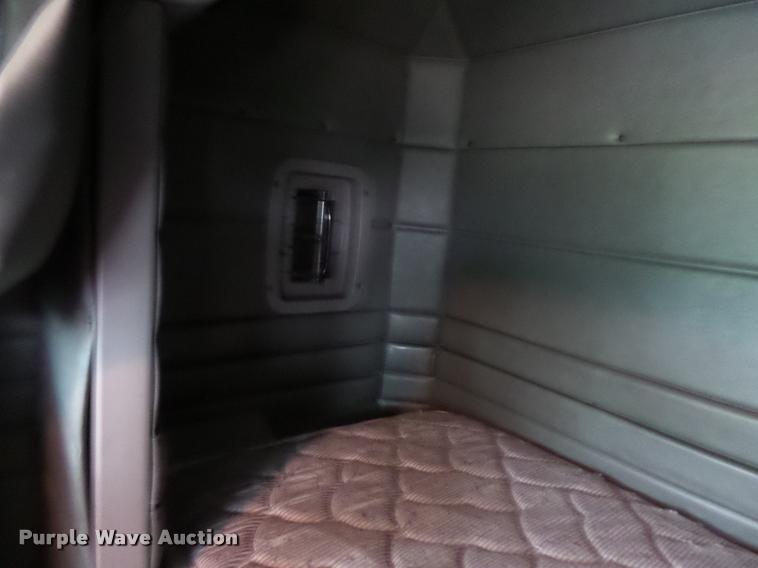 image for item DB8171 2004 Peterbilt 379 semi truck