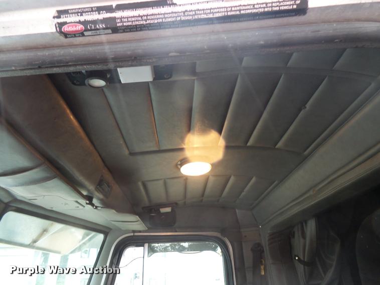 image for item DB8171 2004 Peterbilt 379 semi truck