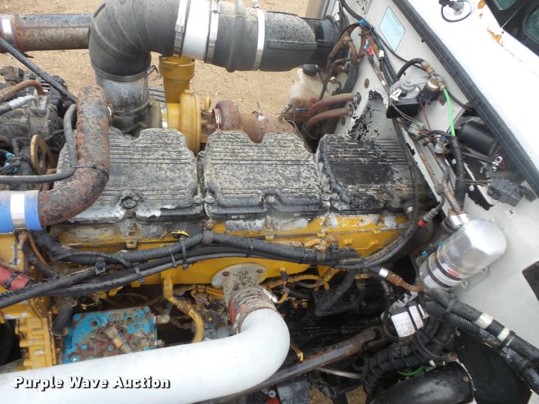 image for item DB8171 2004 Peterbilt 379 semi truck