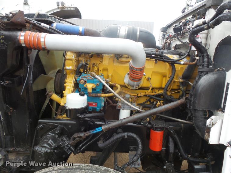 image for item DB8171 2004 Peterbilt 379 semi truck