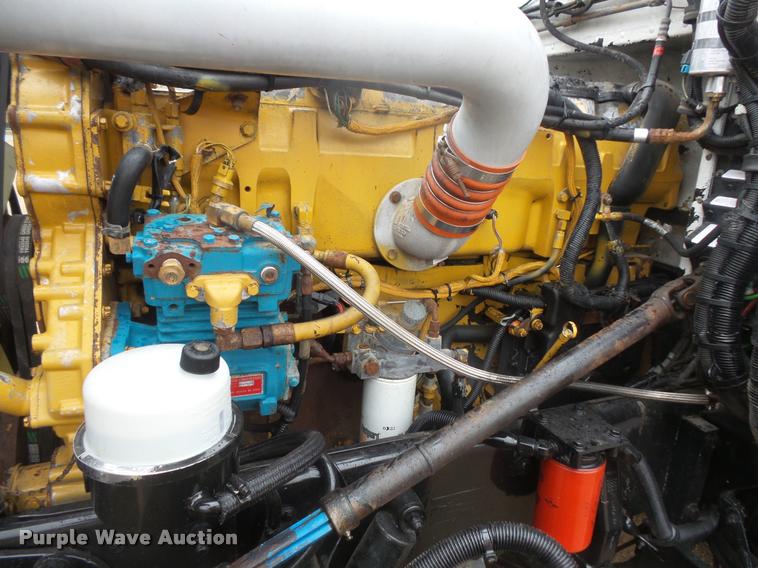 image for item DB8171 2004 Peterbilt 379 semi truck