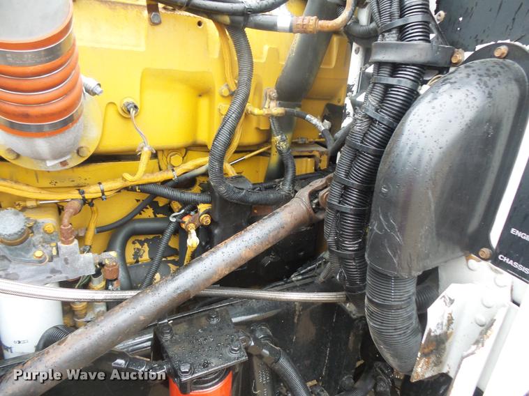 image for item DB8171 2004 Peterbilt 379 semi truck