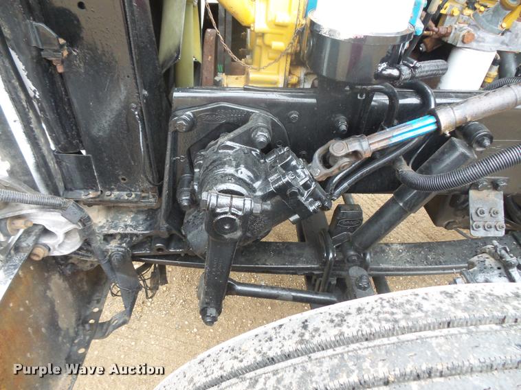 image for item DB8171 2004 Peterbilt 379 semi truck