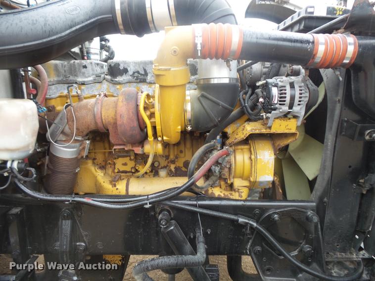 image for item DB8171 2004 Peterbilt 379 semi truck