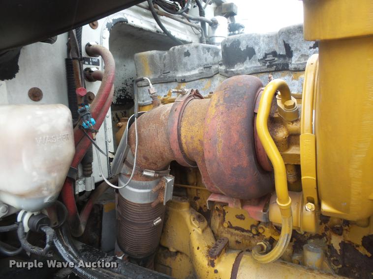 image for item DB8171 2004 Peterbilt 379 semi truck