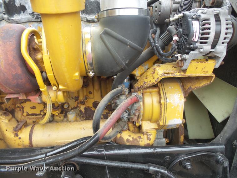 image for item DB8171 2004 Peterbilt 379 semi truck