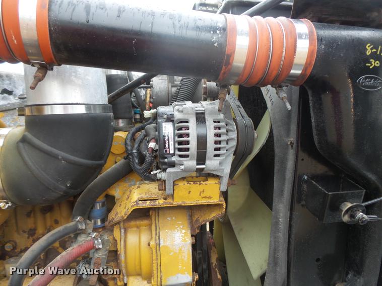 image for item DB8171 2004 Peterbilt 379 semi truck