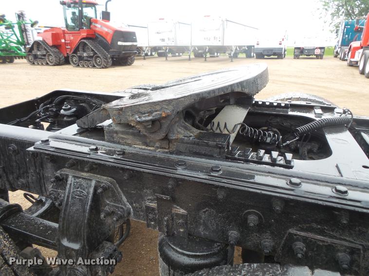 image for item DB8171 2004 Peterbilt 379 semi truck