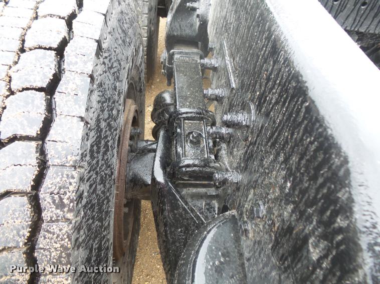 image for item DB8171 2004 Peterbilt 379 semi truck