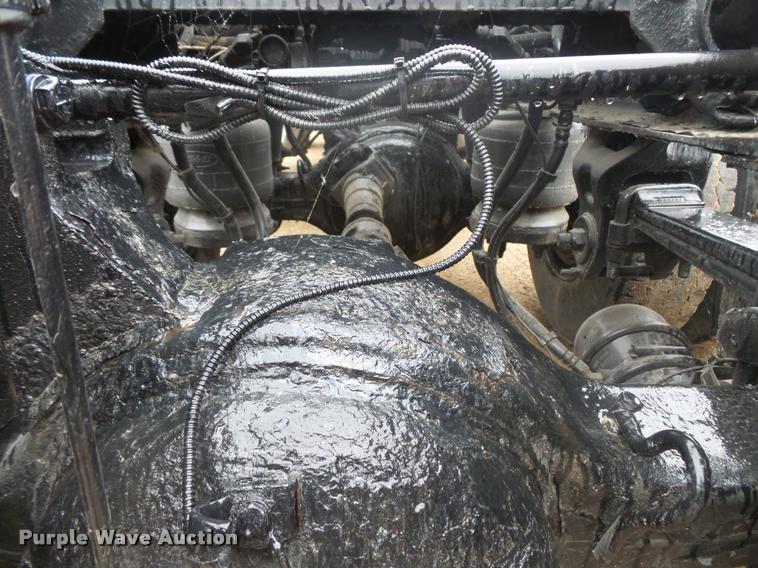 image for item DB8171 2004 Peterbilt 379 semi truck