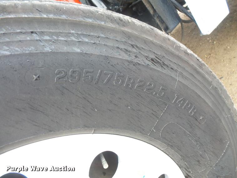 image for item DB8171 2004 Peterbilt 379 semi truck