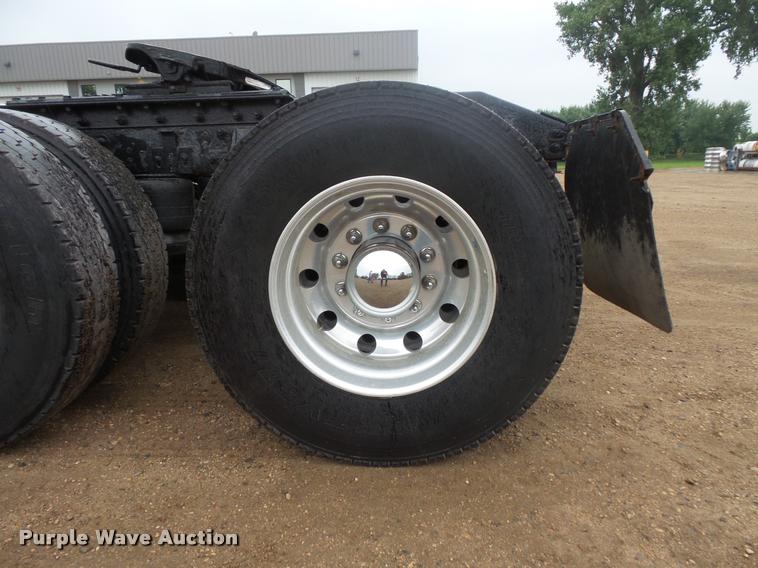 image for item DB8171 2004 Peterbilt 379 semi truck