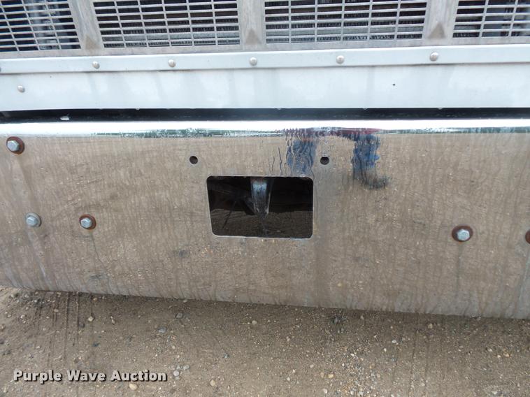 image for item DB8171 2004 Peterbilt 379 semi truck