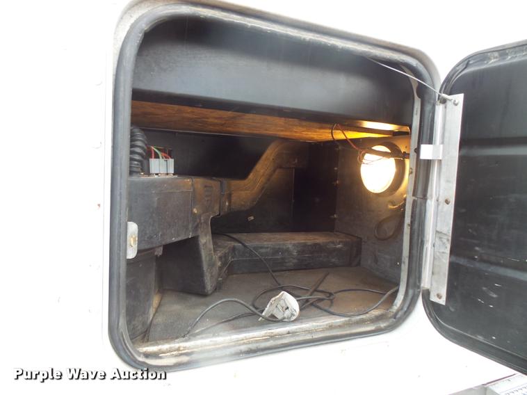 image for item DB8171 2004 Peterbilt 379 semi truck