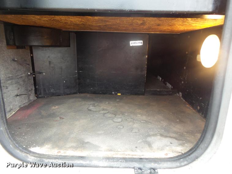 image for item DB8171 2004 Peterbilt 379 semi truck