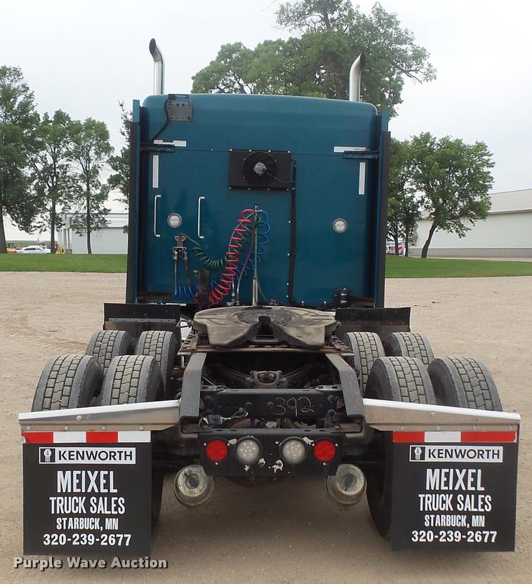 image for item DB8172 2007 Kenworth T800 semi truck