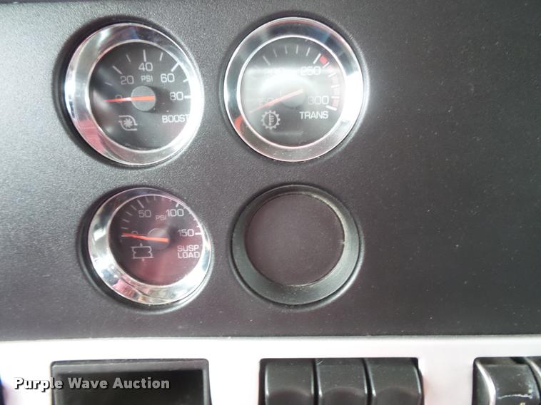 image for item DB8172 2007 Kenworth T800 semi truck