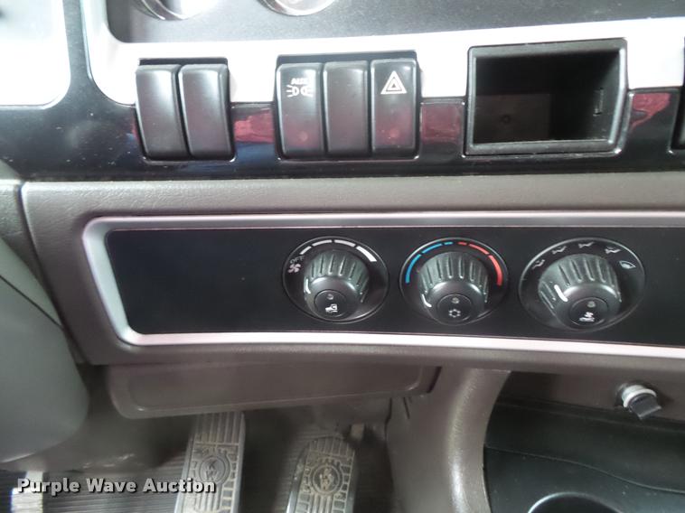 image for item DB8172 2007 Kenworth T800 semi truck