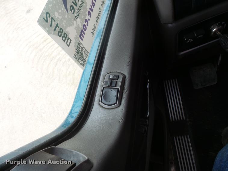 image for item DB8172 2007 Kenworth T800 semi truck