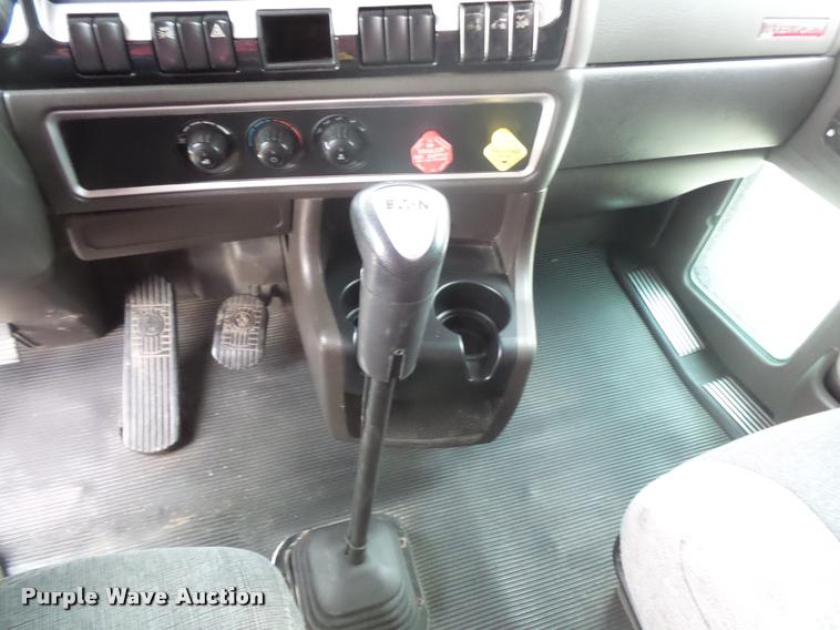 image for item DB8172 2007 Kenworth T800 semi truck