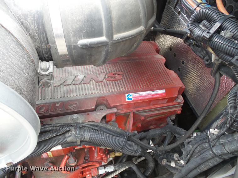 image for item DB8172 2007 Kenworth T800 semi truck