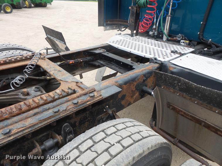 image for item DB8172 2007 Kenworth T800 semi truck