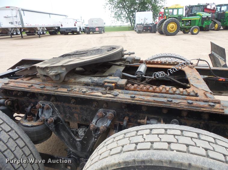 image for item DB8172 2007 Kenworth T800 semi truck