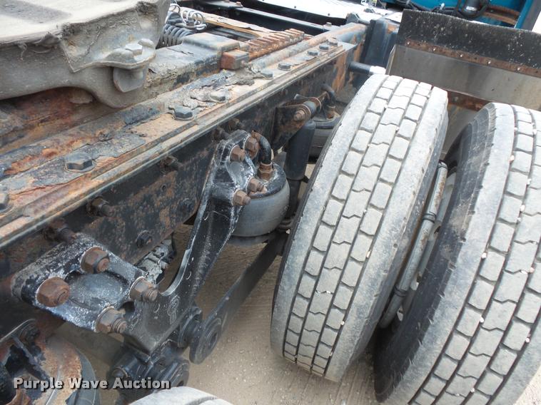 image for item DB8172 2007 Kenworth T800 semi truck