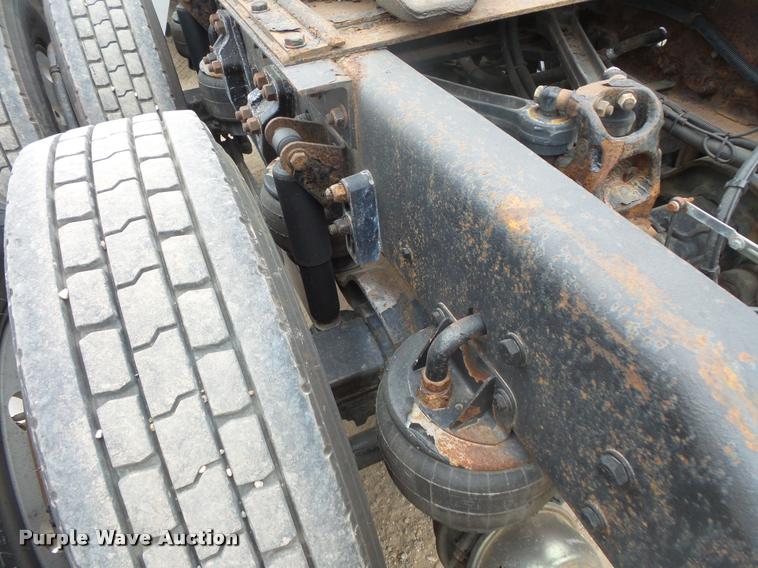 image for item DB8172 2007 Kenworth T800 semi truck