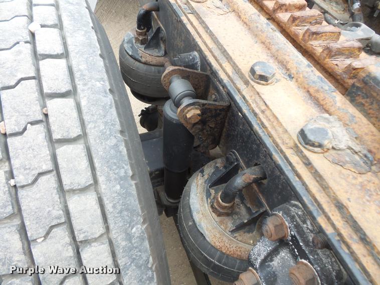 image for item DB8172 2007 Kenworth T800 semi truck