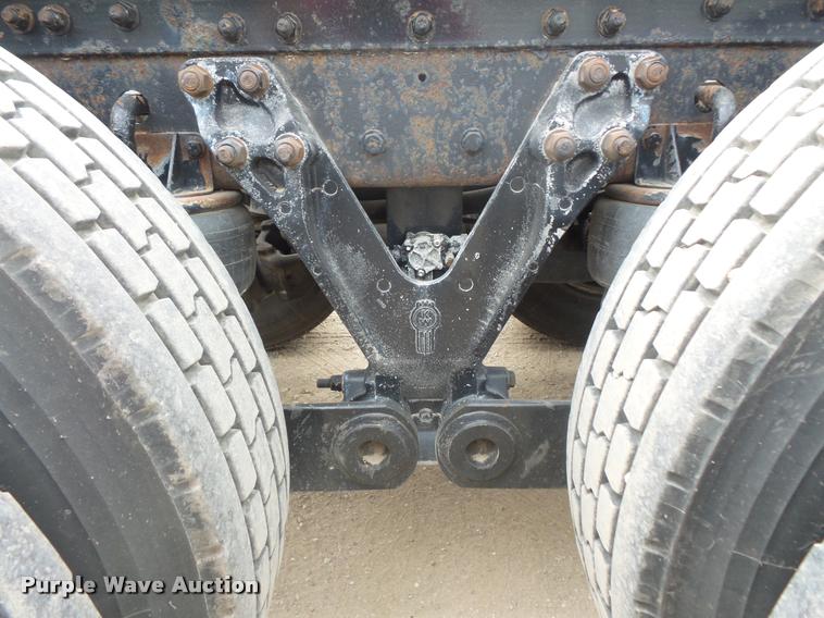 image for item DB8172 2007 Kenworth T800 semi truck